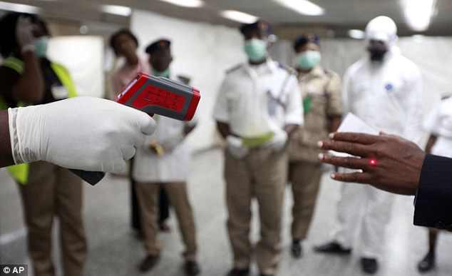 Ebola kontroll Murtala Muhammed repülőtér - Lagos, Nigéria 1